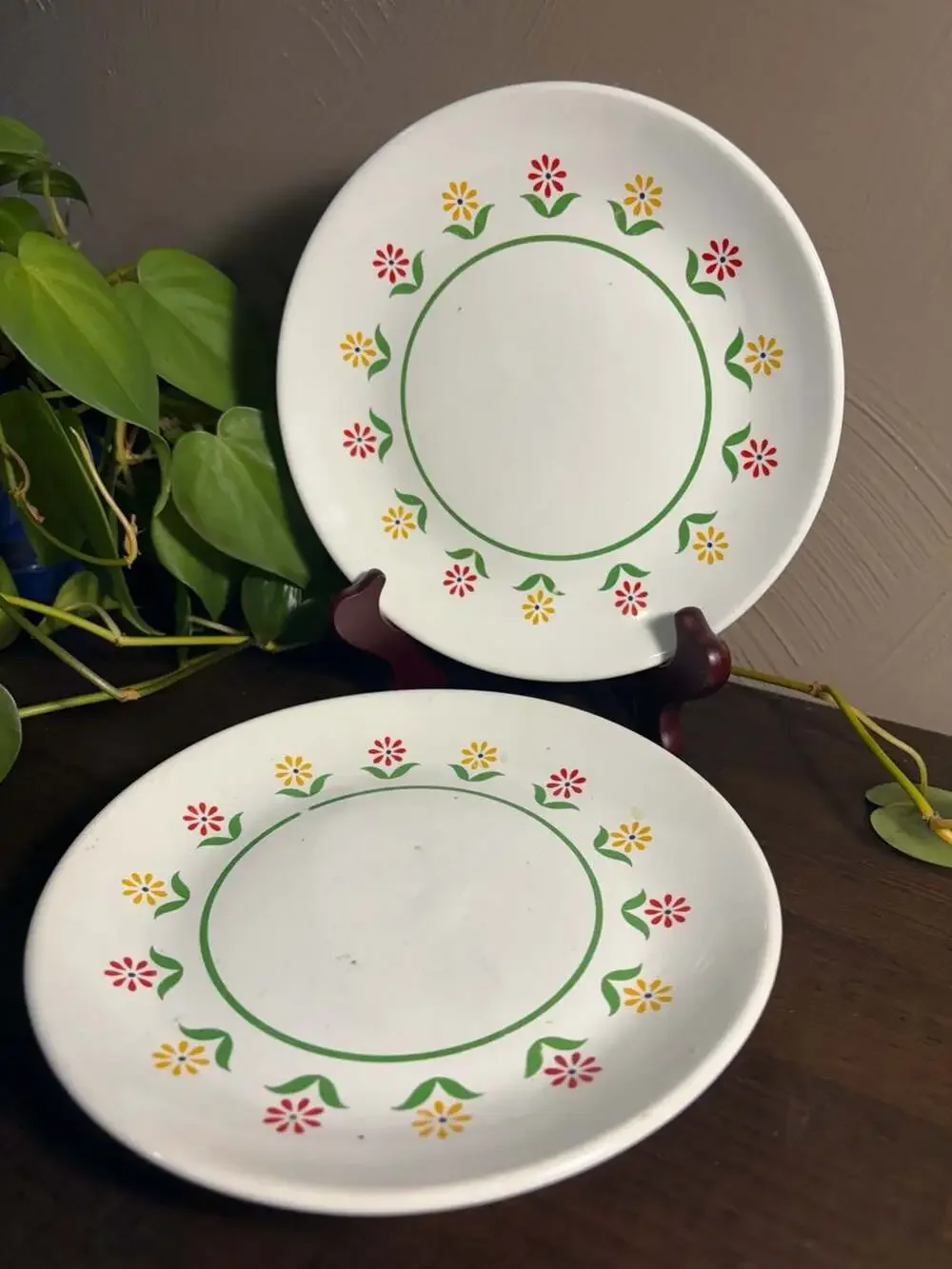 Vintage International Stoneware Luv Me Pattern 8.5-Inch Salad Plate